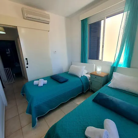 G&e Harbour Maisonette Number 13 Apartment *