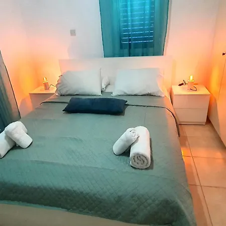 G&e Harbour Maisonette Number 13 Latsi